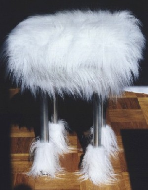 Hocker aus Zottel-Stoff
